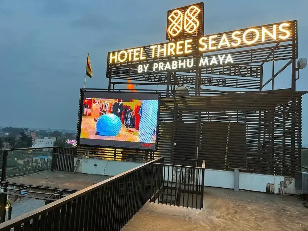 Вриндаван: Hotel Three Seasons
