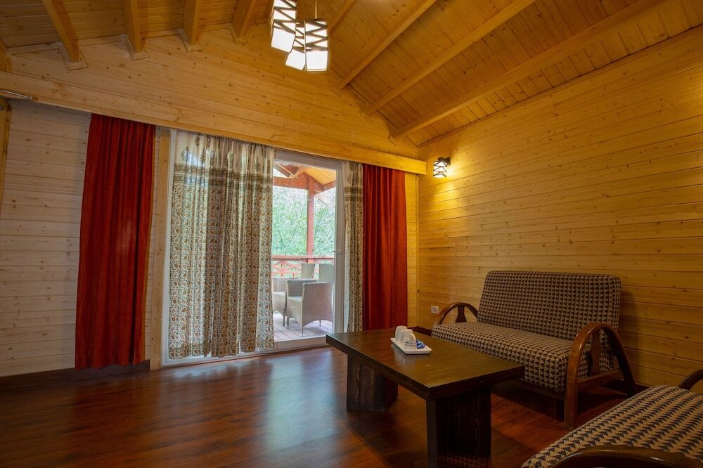 Лех: Lha - Ri - Sa Resort