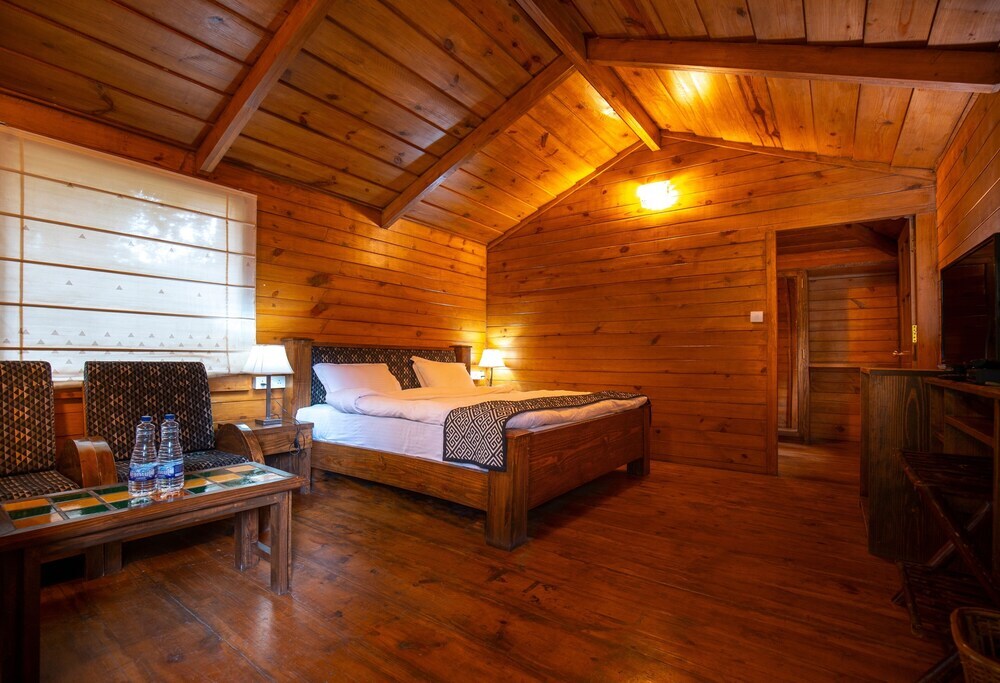 Лех: Lha - Ri - Sa Resort