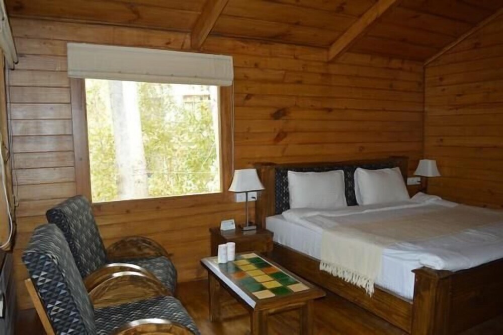 Лех: Lha - Ri - Sa Resort