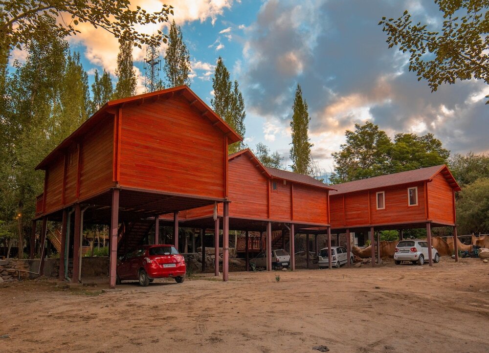 Лех: Lha - Ri - Sa Resort