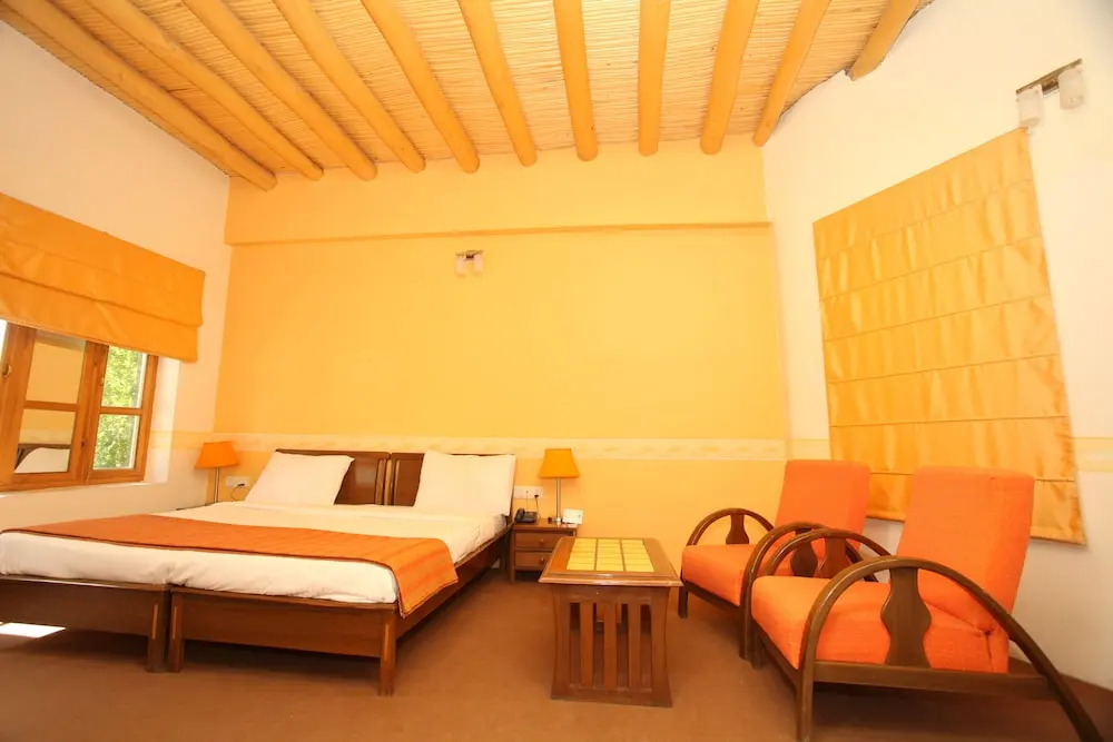 Лех: Lha - Ri - Sa Resort