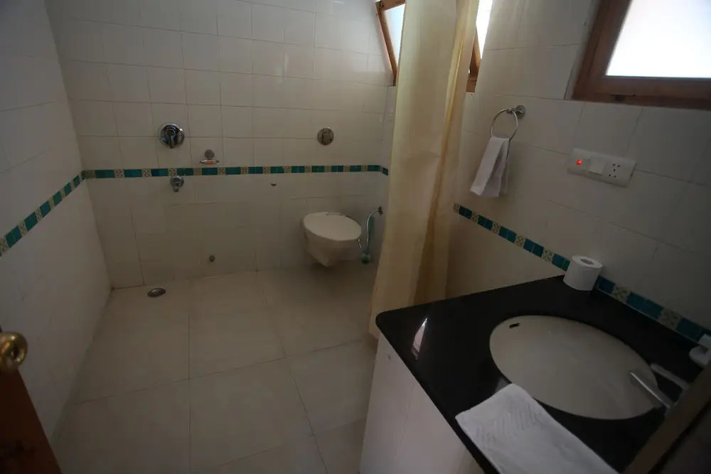 Лех: Lha - Ri - Sa Resort