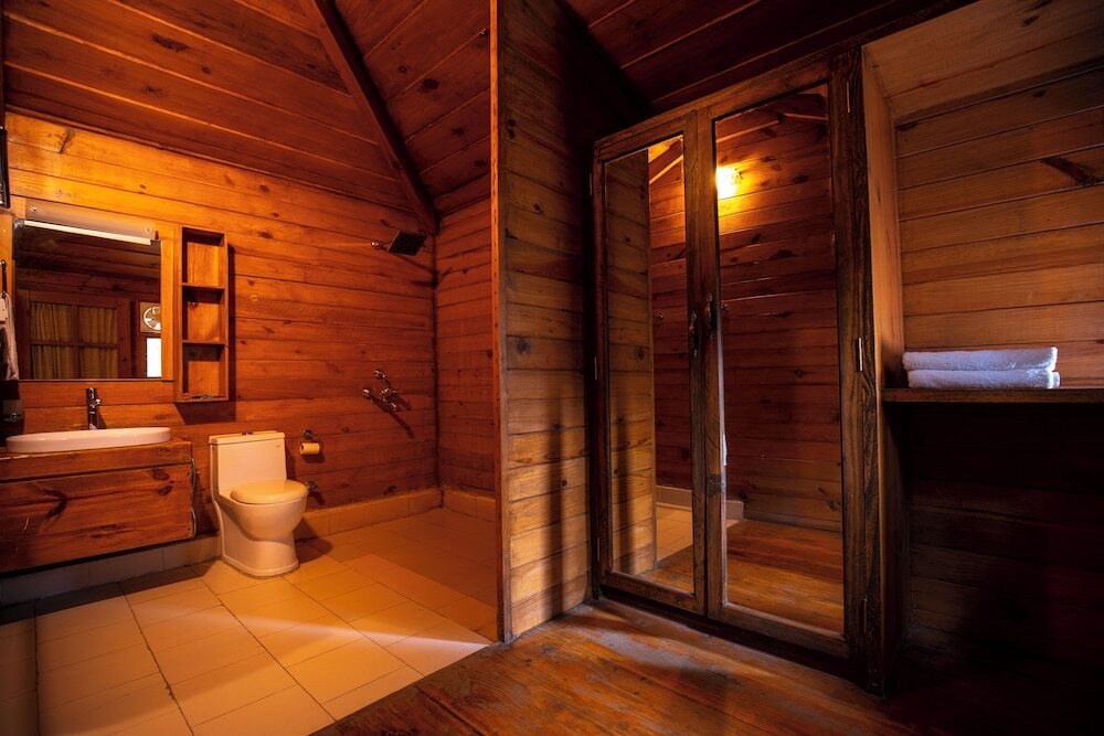 Лех: Lha - Ri - Sa Resort