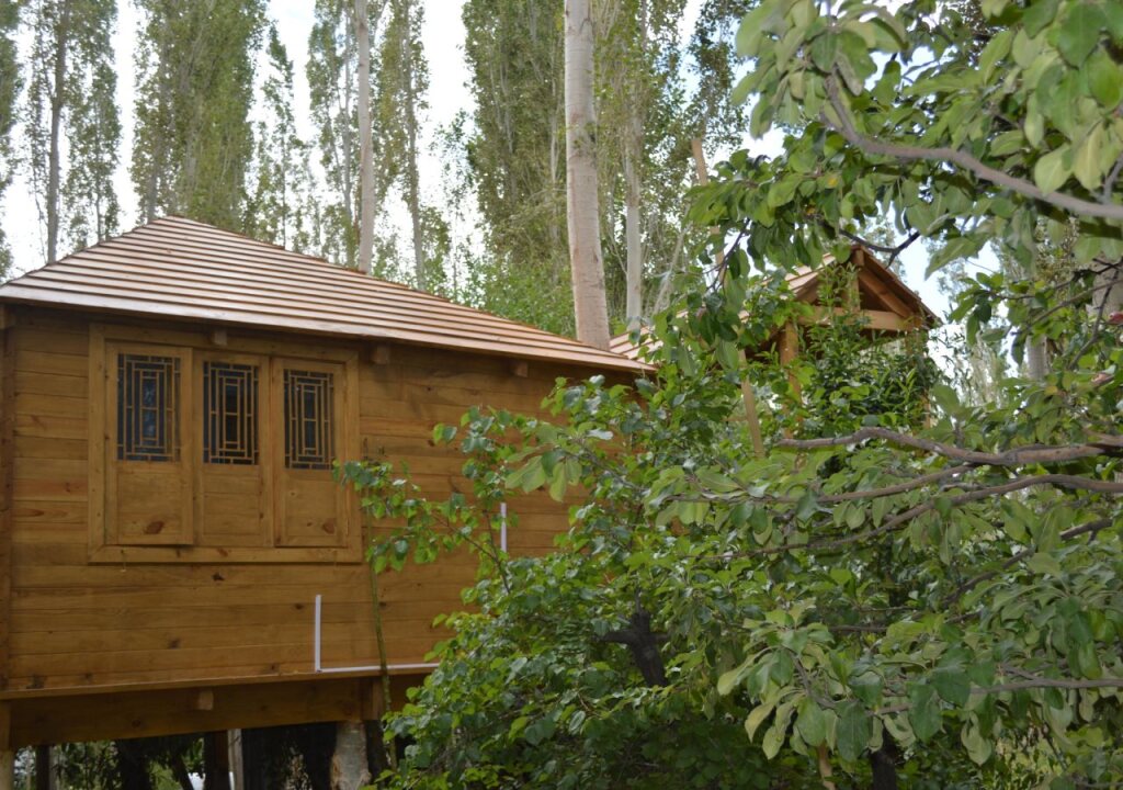 Лех: Lha - Ri - Sa Resort