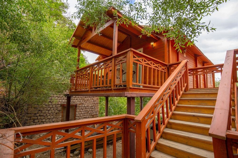 Лех: Lha - Ri - Sa Resort