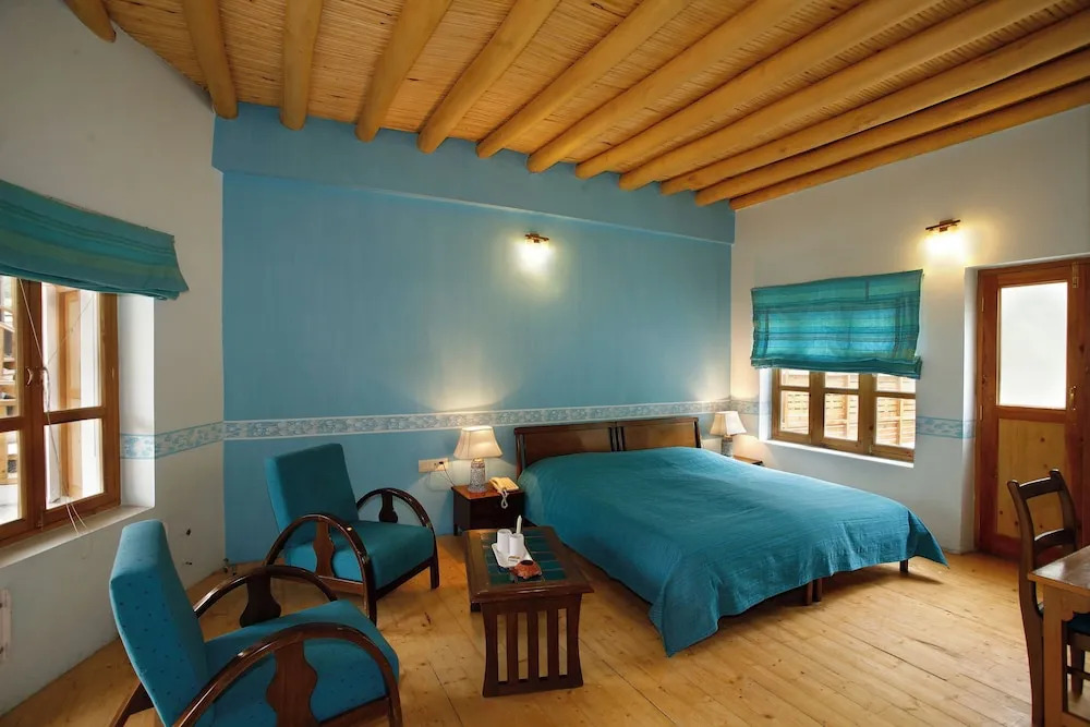 Лех: Lha - Ri - Sa Resort