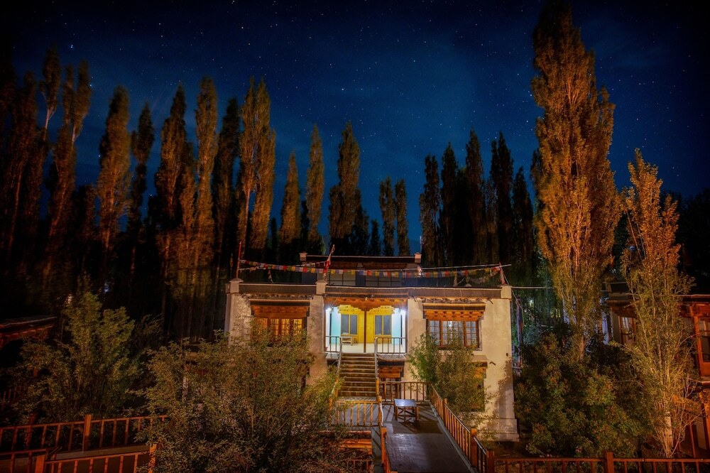 Лех: Lha - Ri - Sa Resort