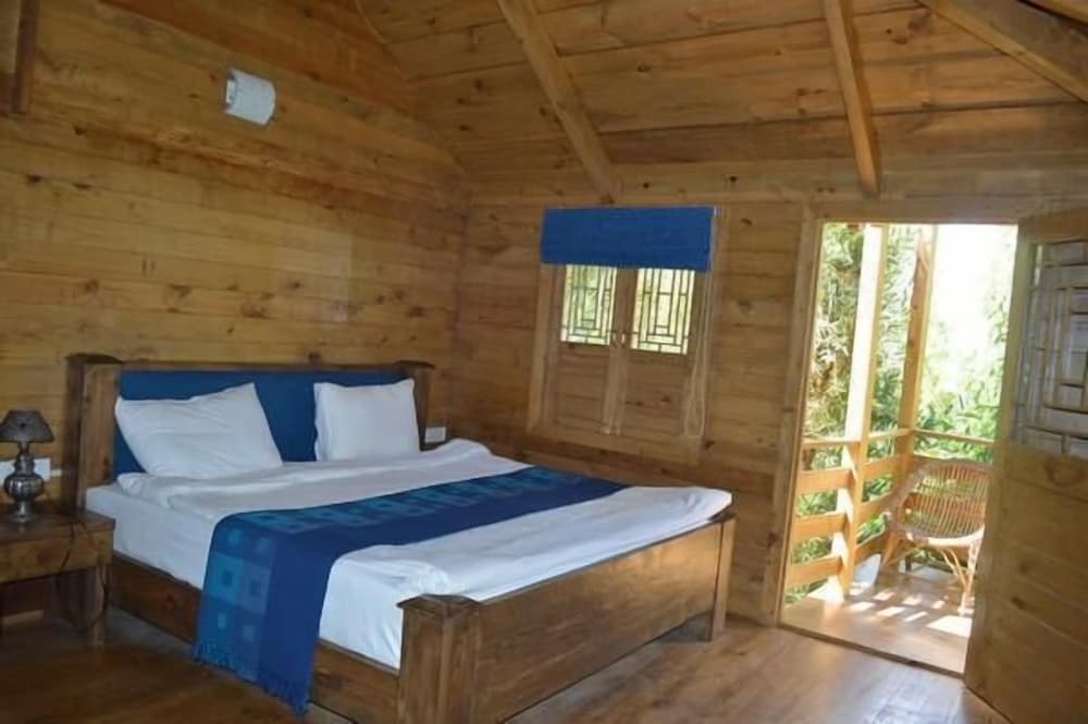 Лех: Lha - Ri - Sa Resort