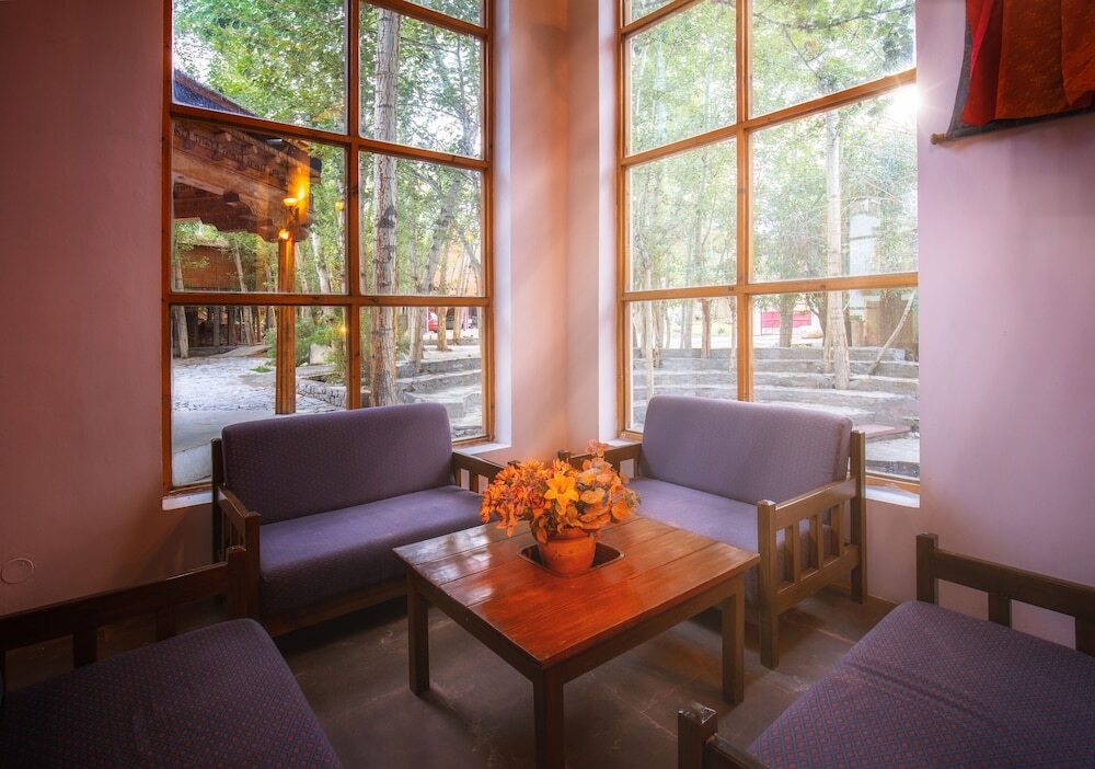 Лех: Lha - Ri - Sa Resort