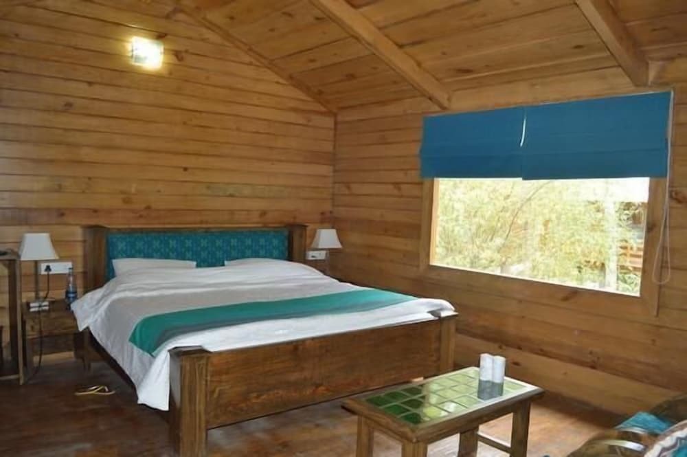 Лех: Lha - Ri - Sa Resort