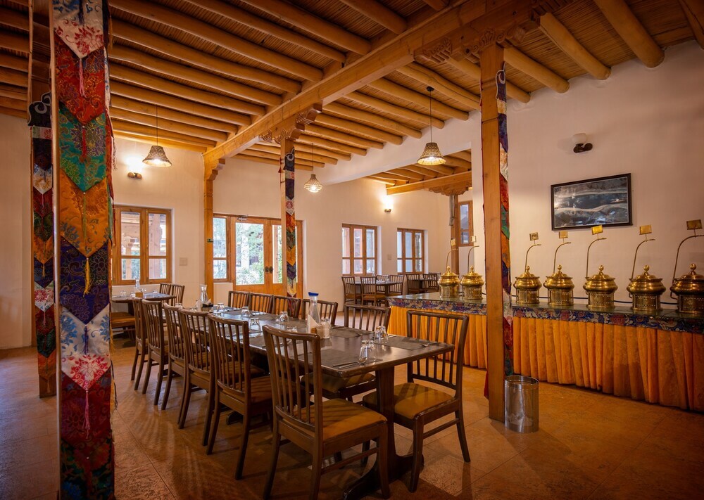 Лех: Lha - Ri - Sa Resort