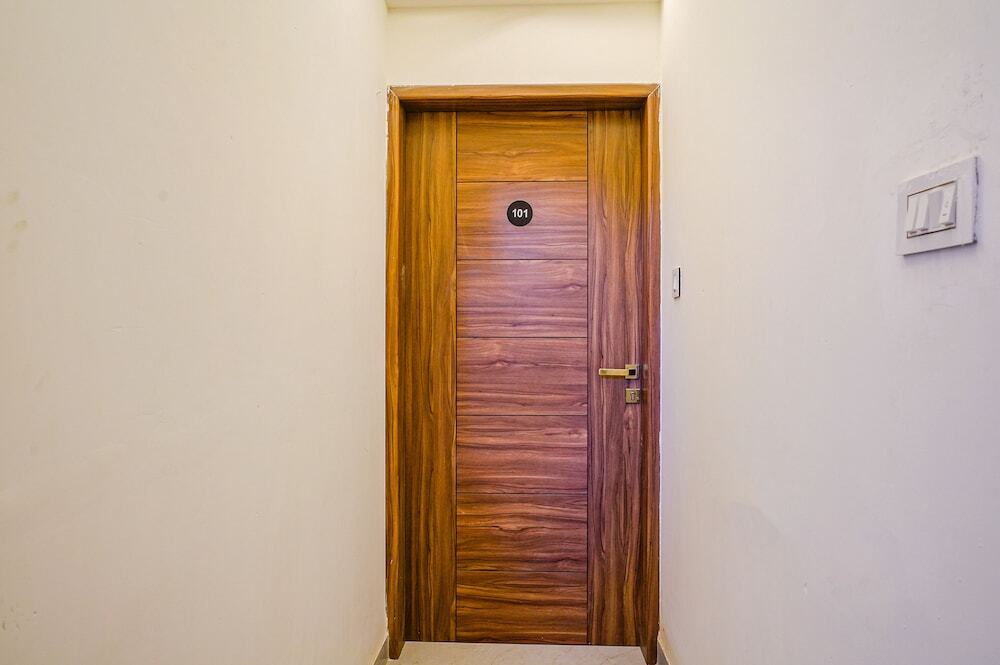 Вакад: Fabhotel Crystal Inn