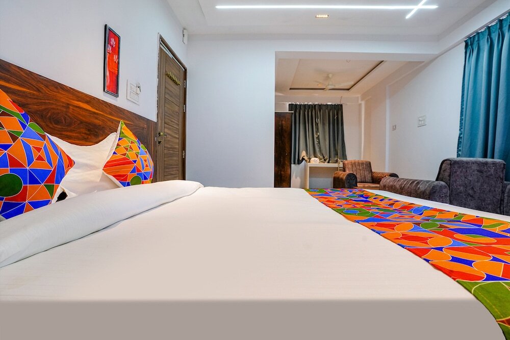 Вакад: Fabhotel Crystal Inn