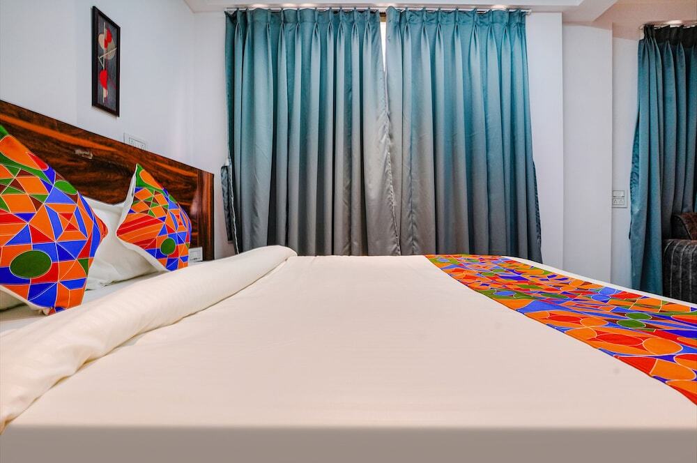 Вакад: Fabhotel Crystal Inn