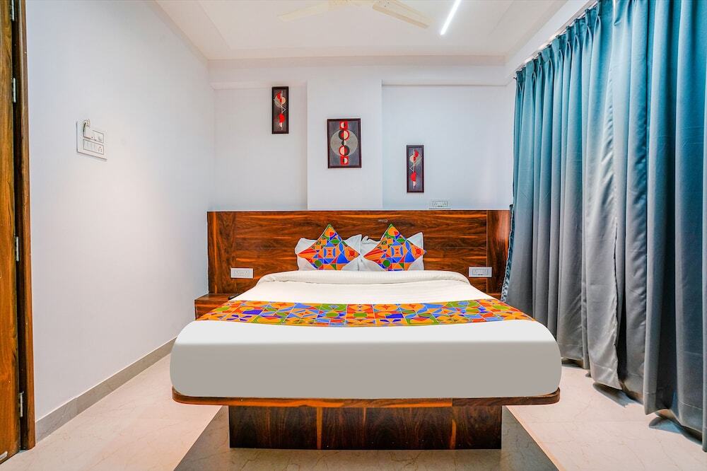 Вакад: Fabhotel Crystal Inn
