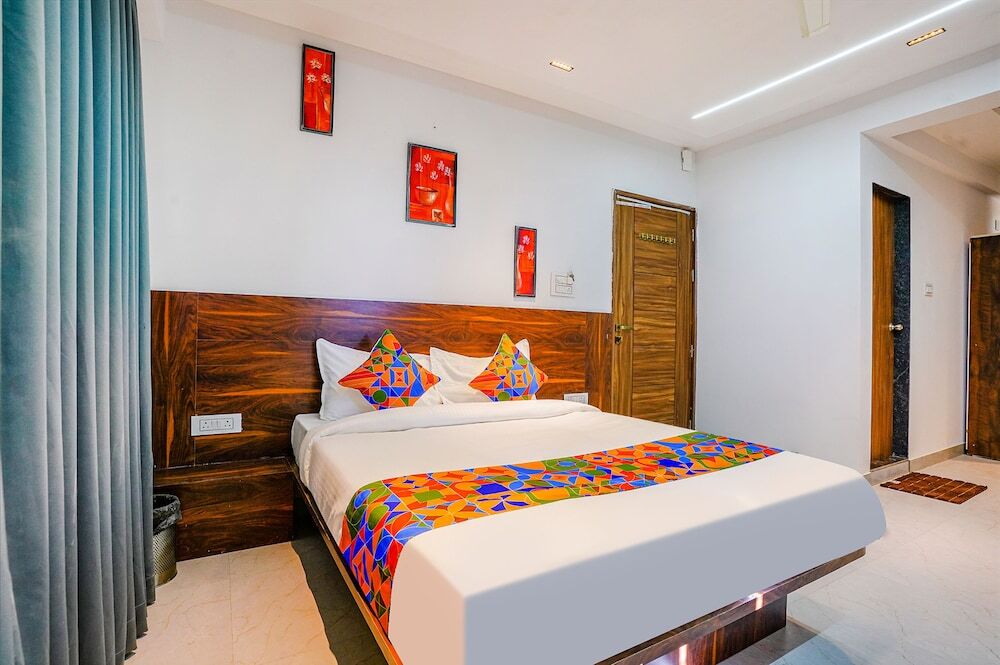Вакад: Fabhotel Crystal Inn