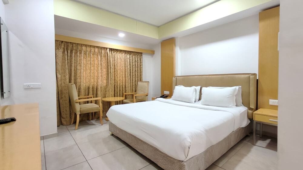 Ананд: The Sky Imperial Hotel The Maison