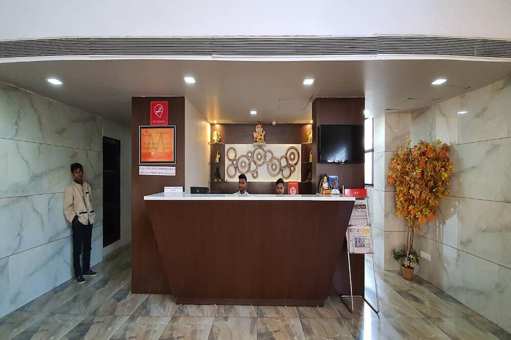 Ананд: The Sky Imperial Hotel The Maison