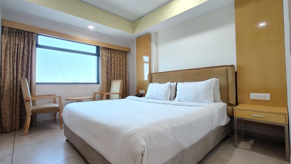 Ананд: The Sky Imperial Hotel The Maison