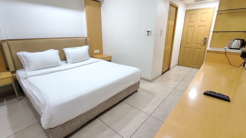 Ананд: The Sky Imperial Hotel The Maison