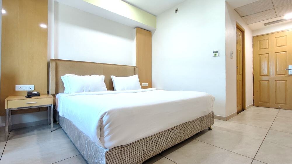 Ананд: The Sky Imperial Hotel The Maison