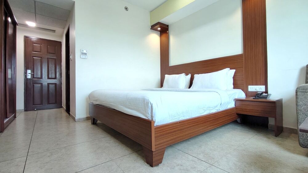 Ананд: The Sky Imperial Hotel The Maison