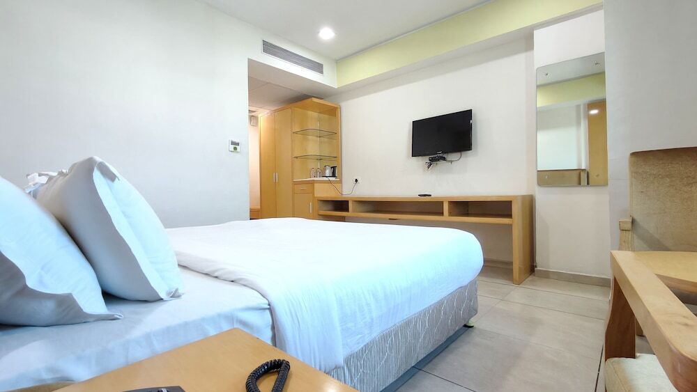 Ананд: The Sky Imperial Hotel The Maison