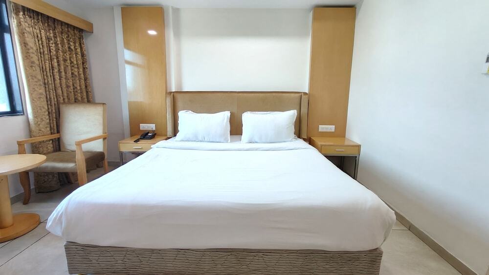 Ананд: The Sky Imperial Hotel The Maison