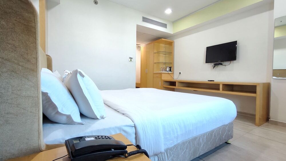 Ананд: The Sky Imperial Hotel The Maison