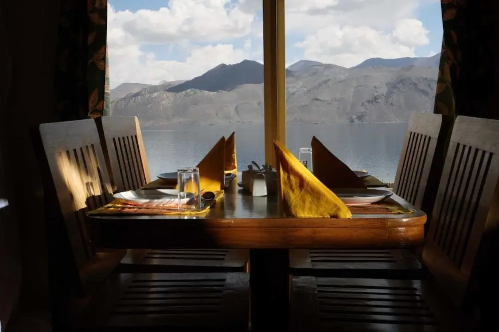 Лукунг: Martsemik Camp Pangong Lake
