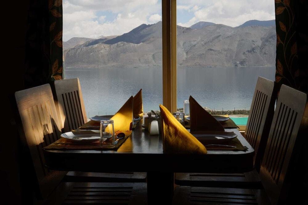 Лукунг: Martsemik Camp Pangong Lake
