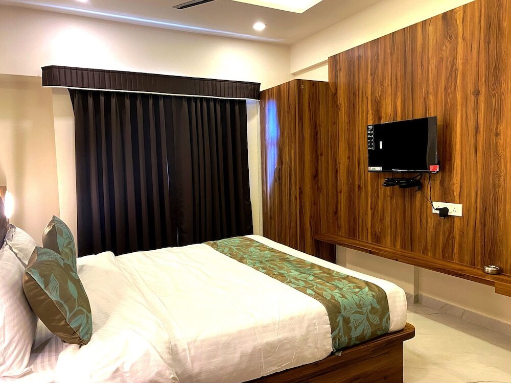Чакан: The Grand Sarovar Inn and Suites