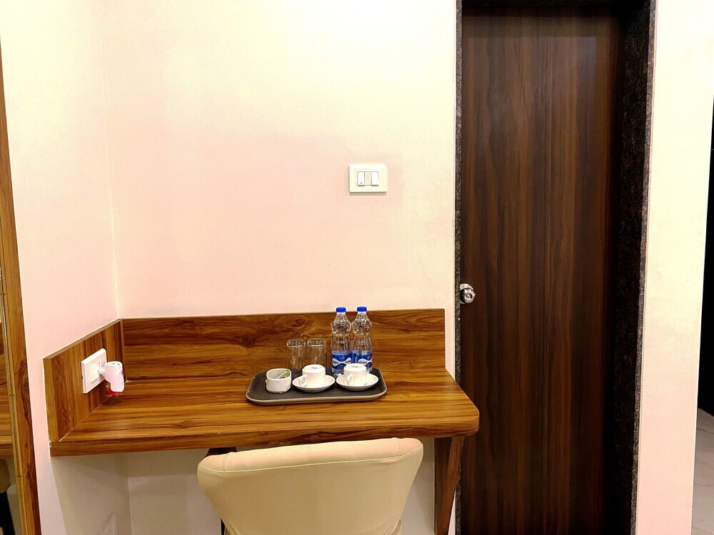 Чакан: The Grand Sarovar Inn and Suites