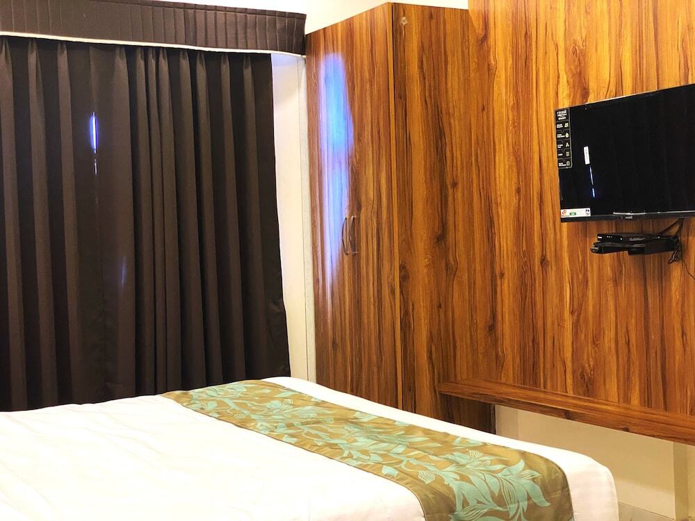 Чакан: The Grand Sarovar Inn and Suites