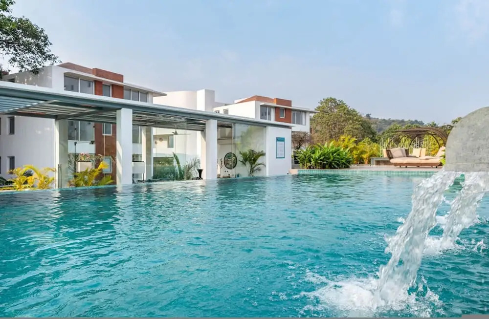 Нерул: El Arbol by Hireavilla-2br w Rooftop Pool in Nerul