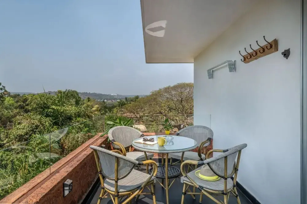 Нерул: El Arbol by Hireavilla-2br w Rooftop Pool in Nerul