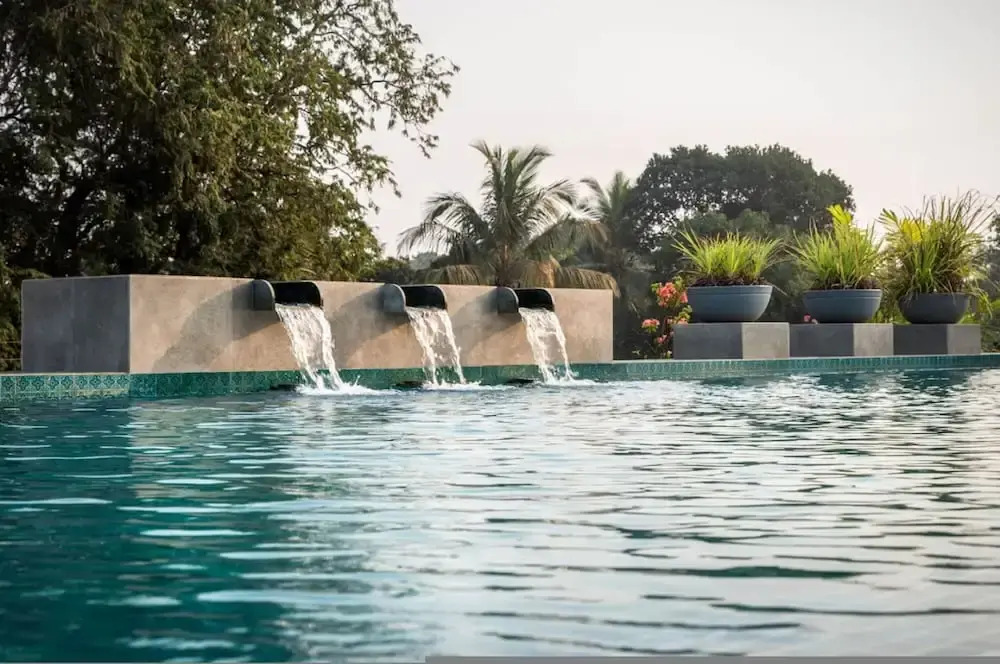 Нерул: El Arbol by Hireavilla-2br w Rooftop Pool in Nerul