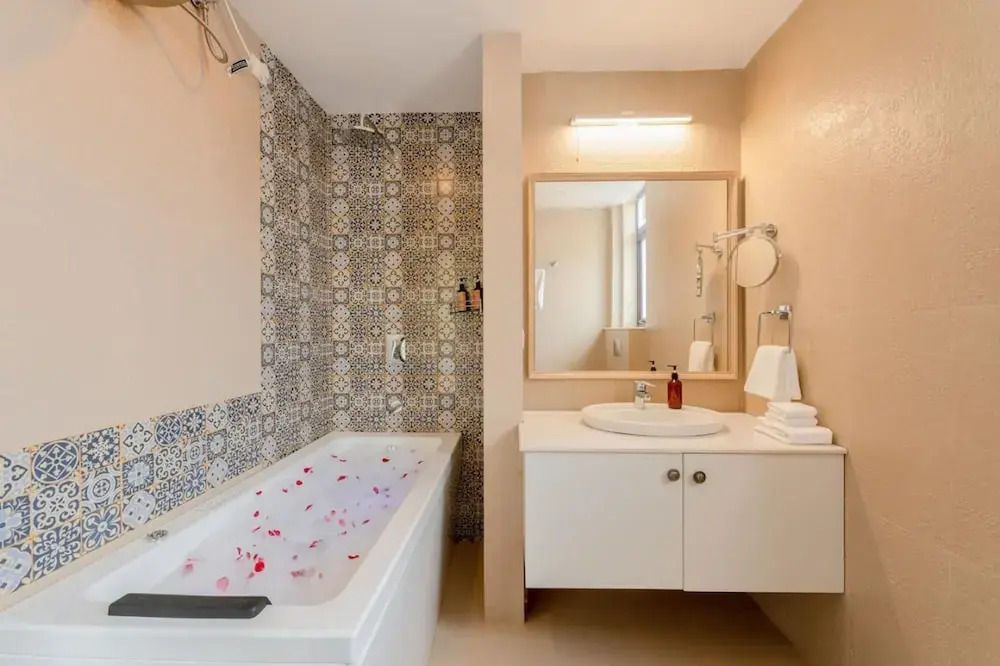 Кандолим: Spacious 3-br Apartment With Pool in Candolim