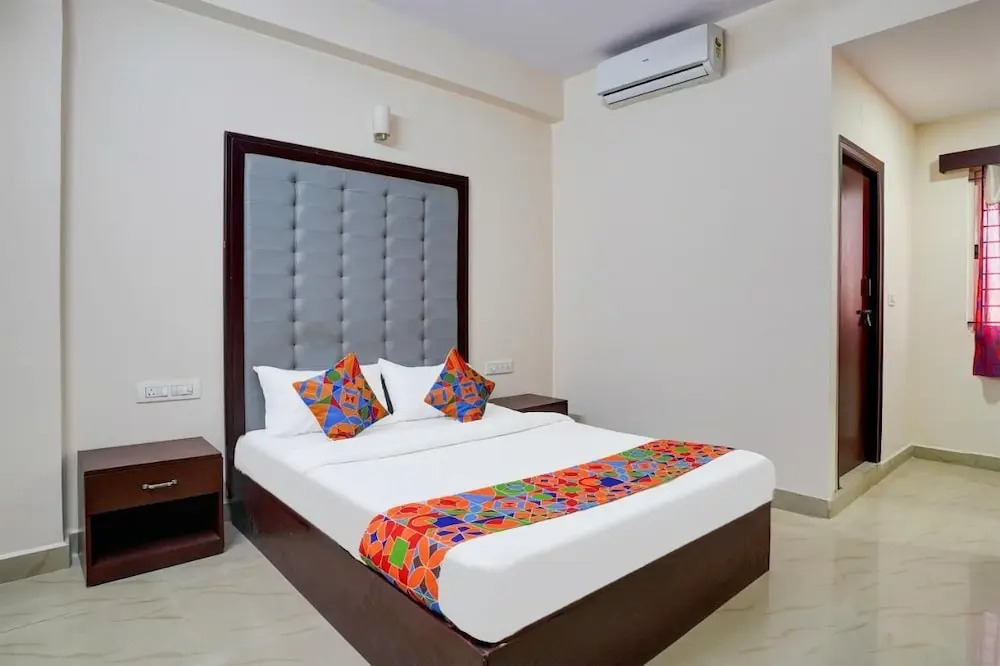 Хосур: Leo Grand Hotel