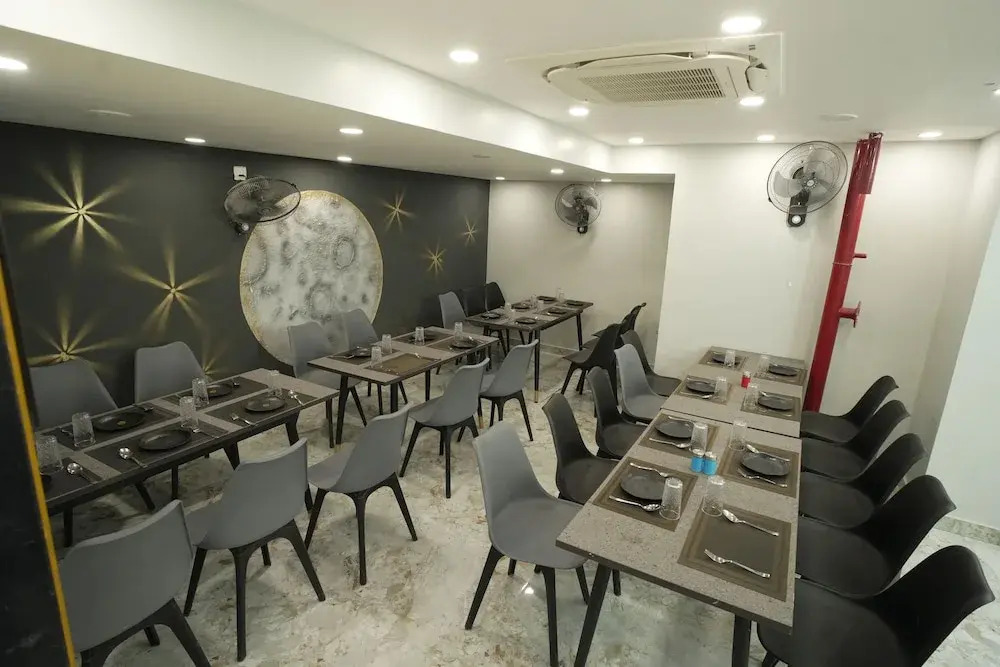 Дешнок: Hotel Kasturi Palace
