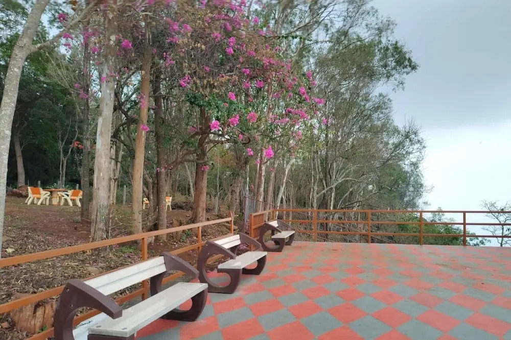 Салем: Clermont Resorts