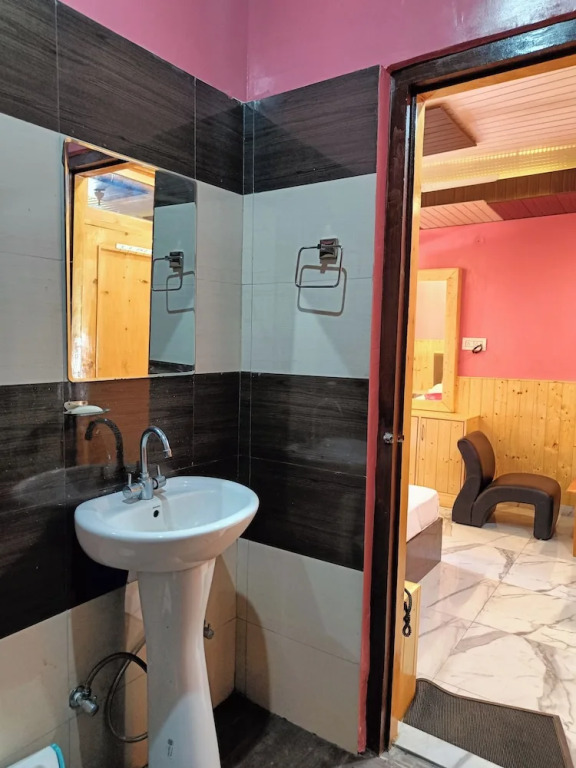 Касоль: Majestic Mountain Bhaiji Guest House