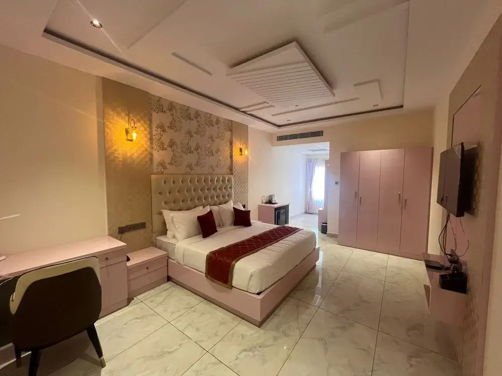 Palahalli: Hotel Yathin