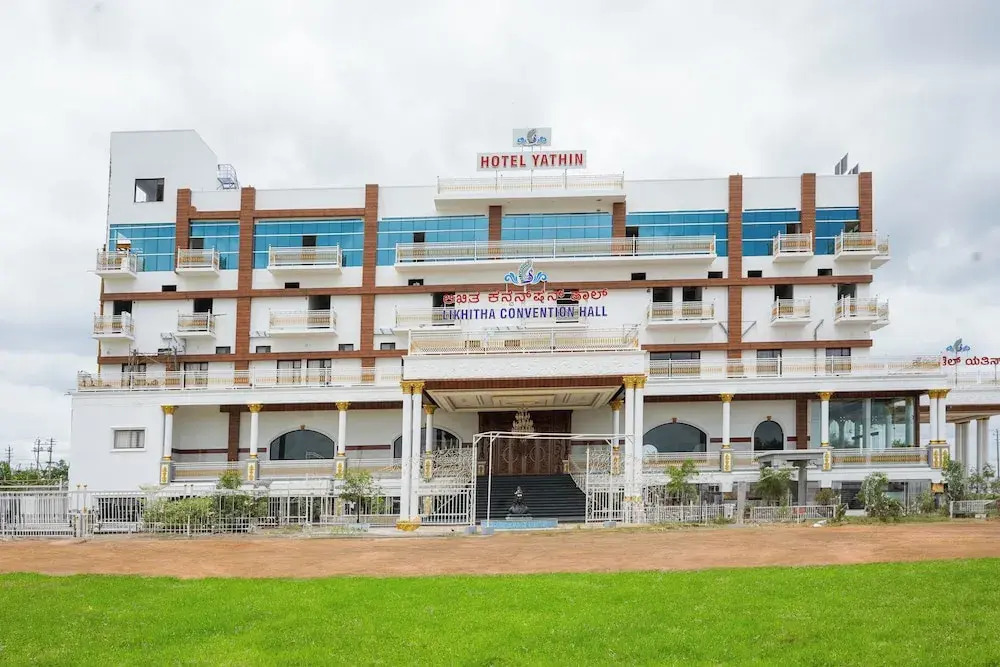 Palahalli: Hotel Yathin