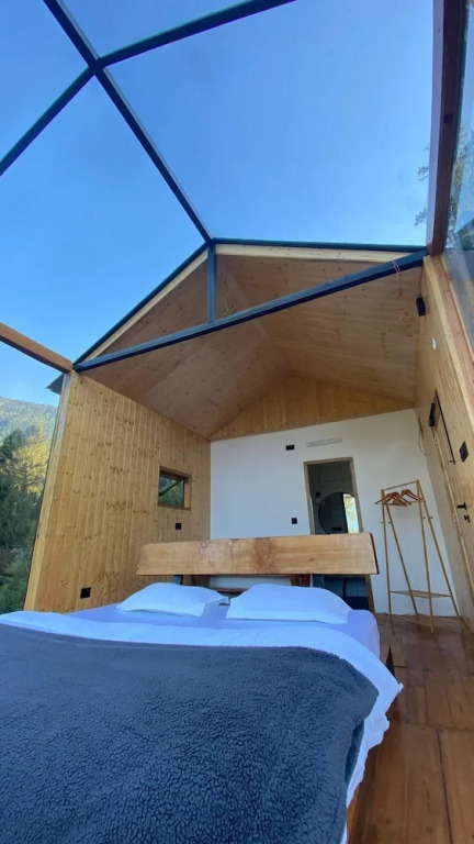 Манали: Cove The Glass House