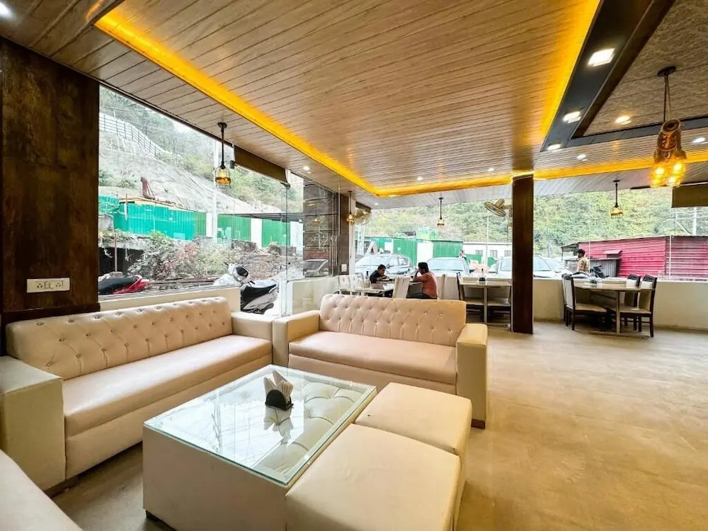 Ришикеш: Rishikesh Residency by Euphoric
