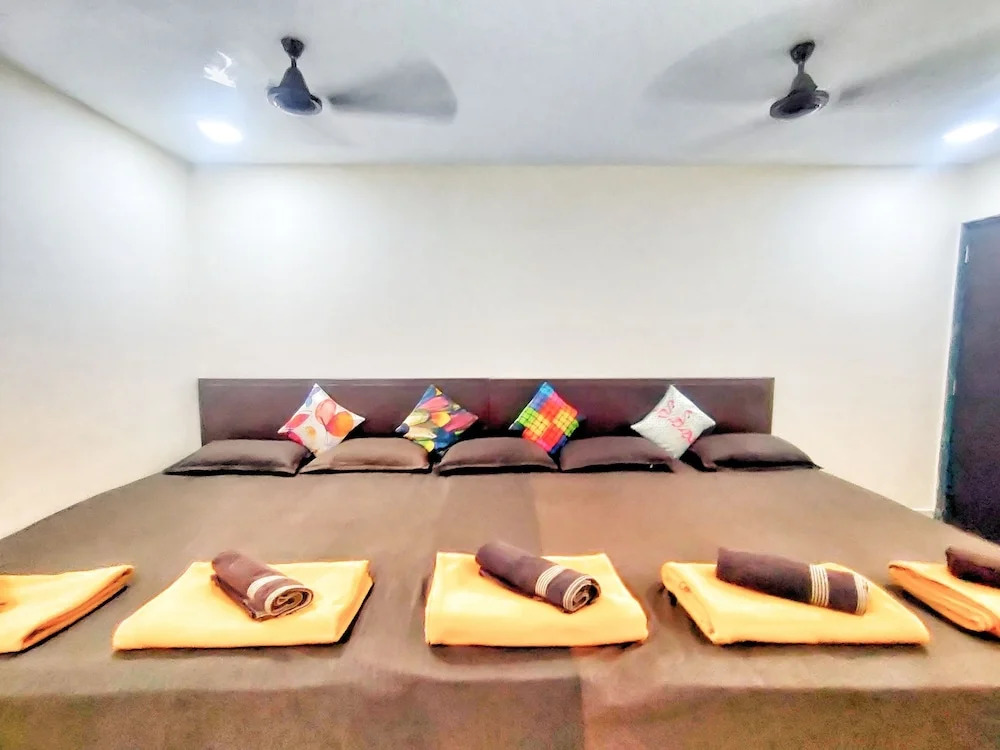 Пляж Мандва: Opulence Resort Awas Alibag