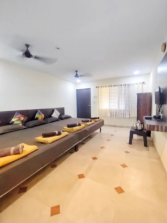 Пляж Мандва: Opulence Resort Awas Alibag