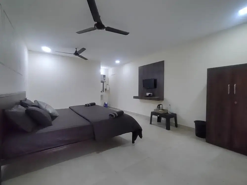 Пляж Мандва: Opulence Resort Awas Alibag